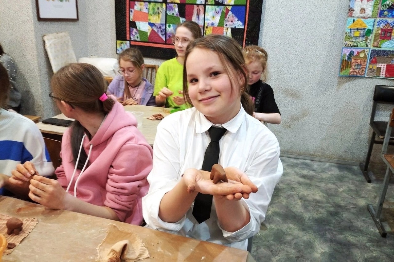 Октябрь и современность. Осень петропавловская крепость санкт-петербург. Александровский сад санкт-петербург. Обнинск осень. Рыбинск ярославская область осень.